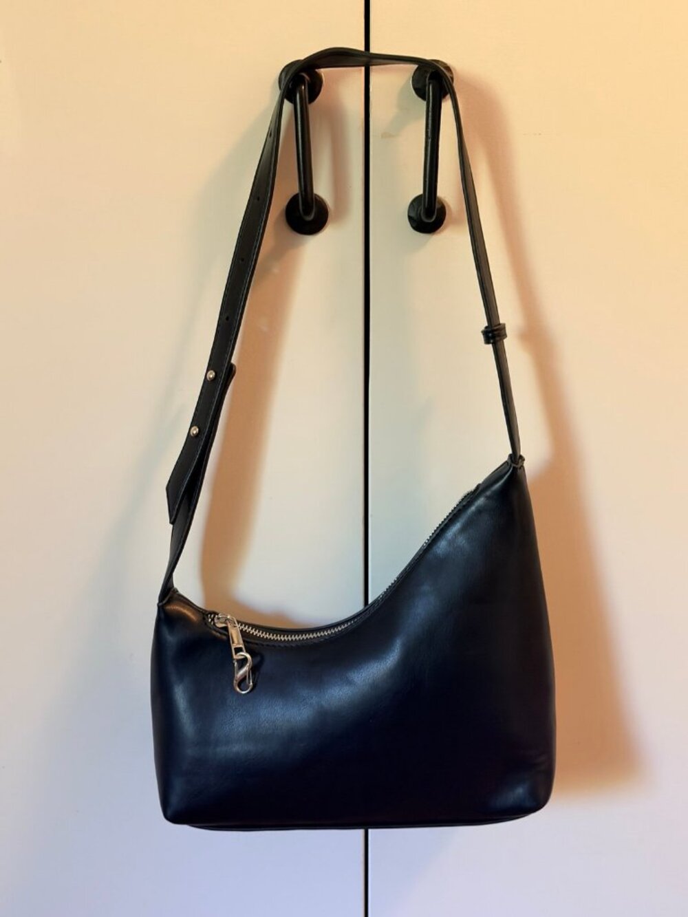 Black Rounded Shoulder Bag - Picture 3 of 3